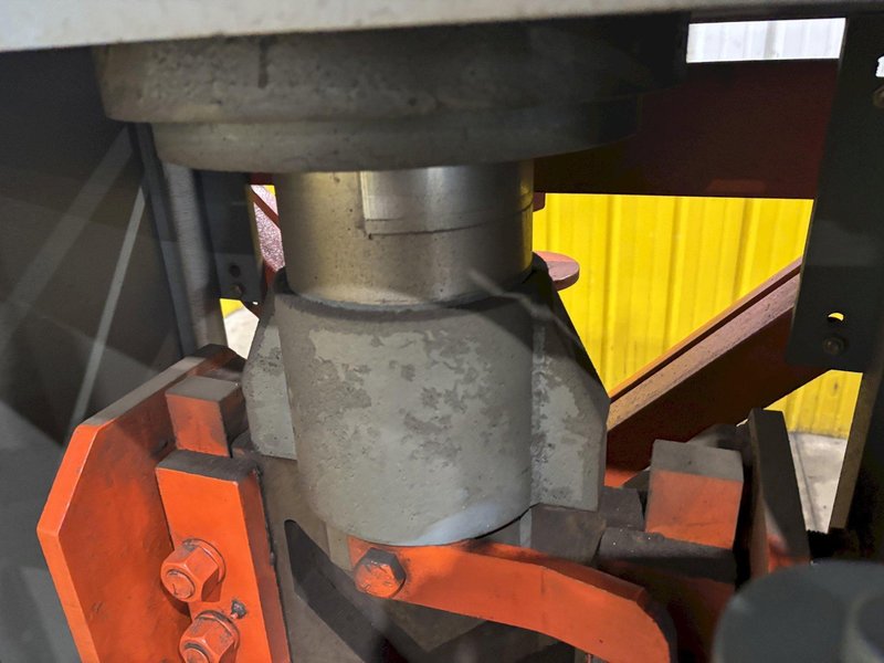 95 TON IRON CRAFTER MODEL 95-95 HMW HYDRAULIC IRON WORKER: STOCK #23333