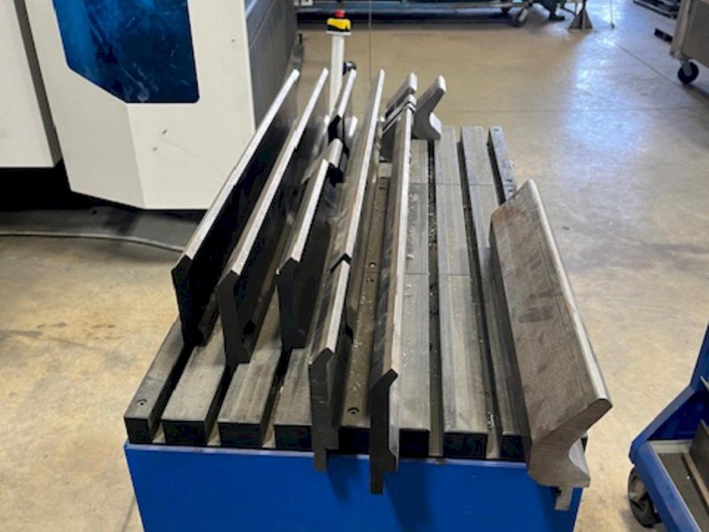 Accurl Genius Pro B40220 13′ x 248 Ton Press Brake