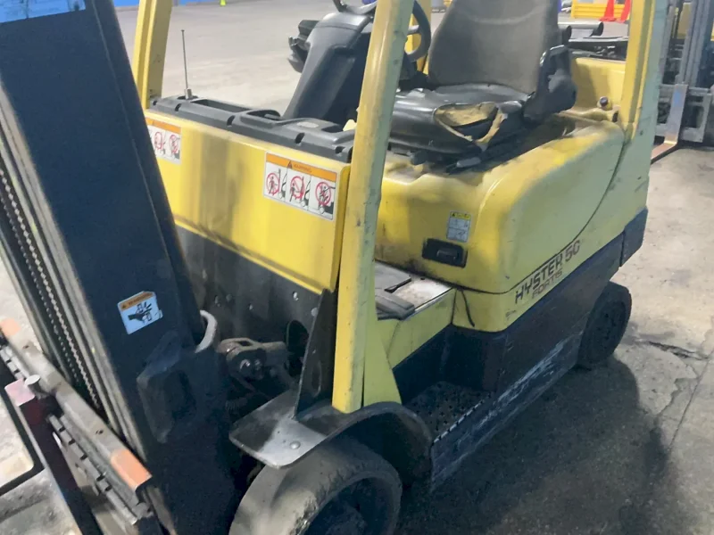 HYSTER 4800 LBS PROPANE FORKLIFT  -  S50FT