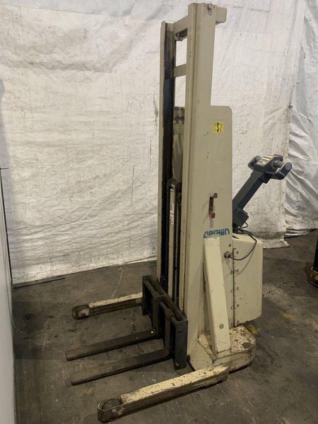 CROWN 20MT ELECTRIC LIFT. STOCK # 1164623.