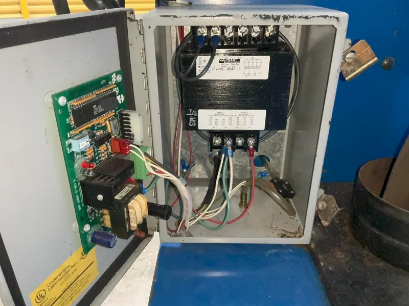 DONALDSON 21.5” X 28” X 5” DUST COLLECTOR  -  VS 550