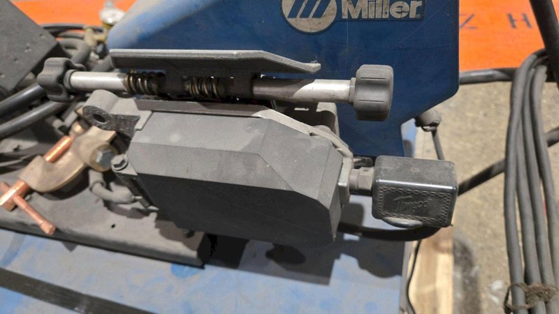 MILLER DELTAWELD 302 / 70 SERIES MIG WELDER WITH WIRE FEEDER USED