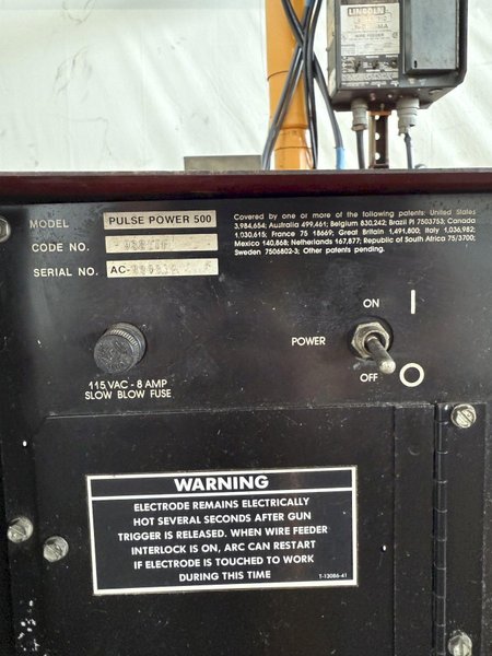 LINCOLN IDEALARC PULSE POWER 500 WELDER W/ BOOM AND LINCOLN LN-9F WIRE FEEDER. STOCK #0627922.