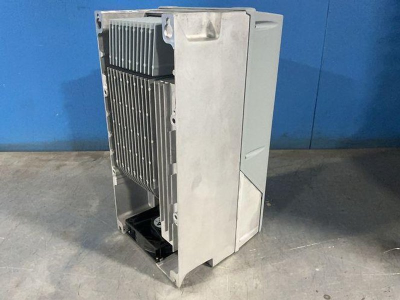 DANFOSS 20HP VLT AQUA SERVO DRIVE  -  131Z0575