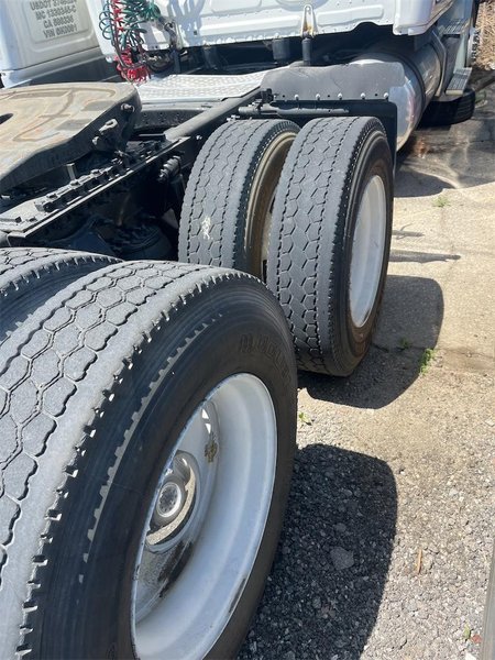 2017 Freightliner Cascadia 125 3AKJGLDR4HDHY0030