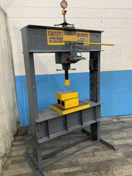 75 TON DAKE MODEL 75H 75-TON H-FRAME HYDRAULIC SHOP PRESS: STOCK # 4149
