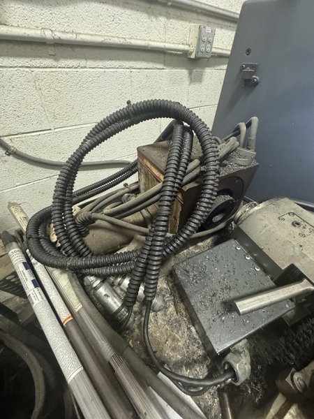 Okuma MC-V4020 VMC, 2005 – 4th Axis Rotary, Chip Conveyor