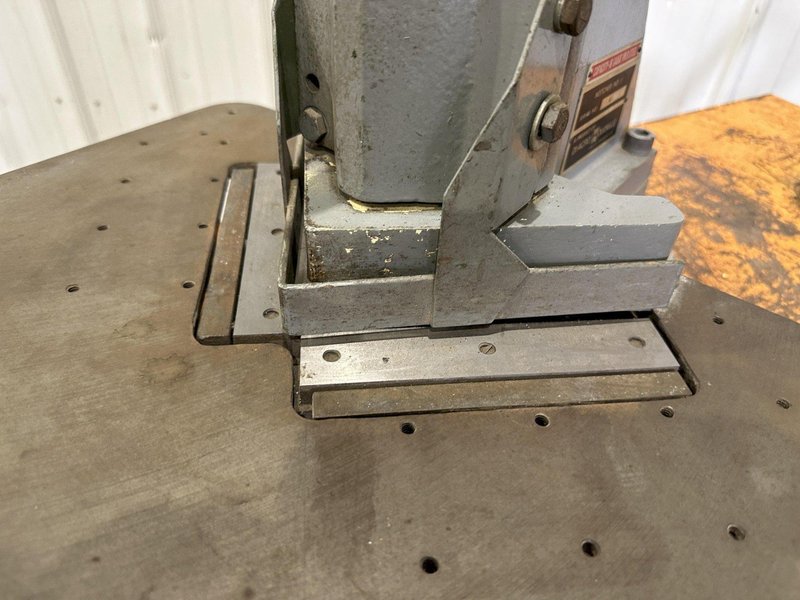 6&quot; X 6&quot; X 16 GA DIACRO HAND NOTCHER: STOCK #77075
