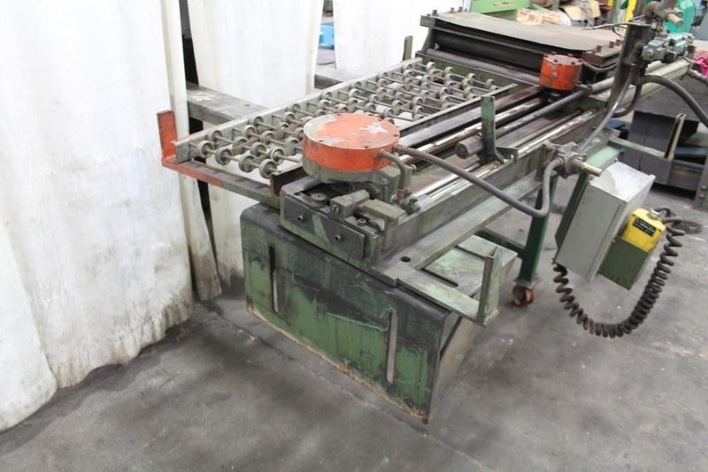 24' X 36'  FEED LEASE STOCK FEEDER AND STRAIGHTENER: STOCK #61069