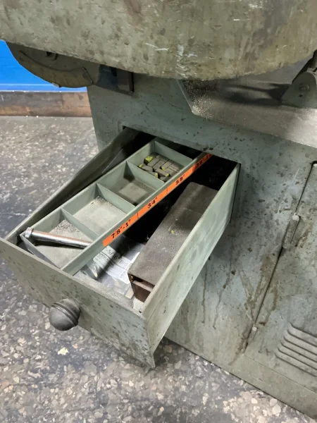 GROB INC 24” X 24” VERTICAL BAND SAW   -  NS18