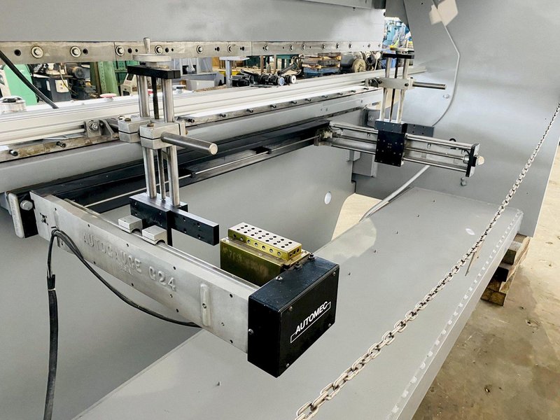 175 TON X 13&#039; KOMATSU MODEL PHS160 HYDRAULIC PRESS BRAKE. STOCK # 0631520
