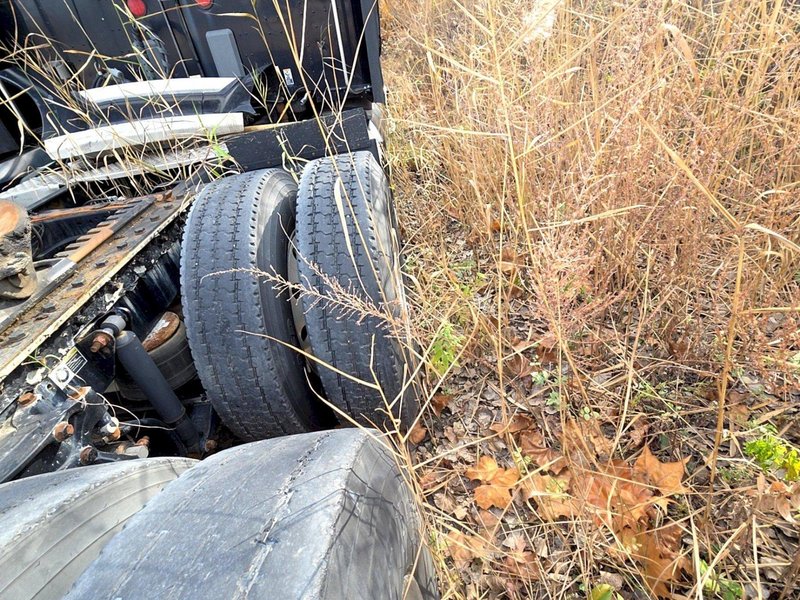 Kenworth T680 Sleeper Truck, 2015 – PACCAR MX-13, Automated Transmission, 76″ Sleeper