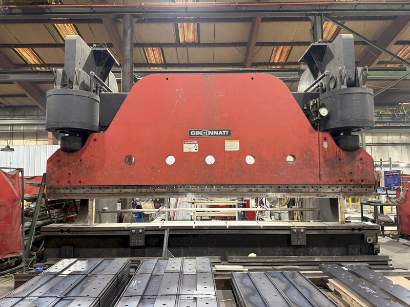1,250 TON X 20' CINCINNATI 1250HX16 HYDRAULIC PRESS BRAKE. STOCK # 0429726