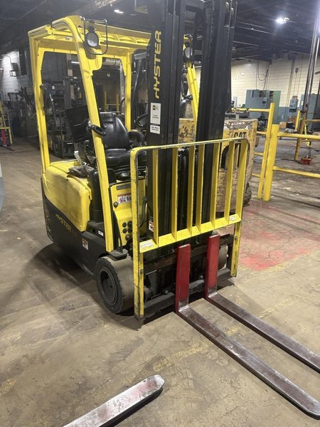 Hyster J40XNT 4,000 lb Electric Forklift, 2019 – Low Hours – 36 V – Pneumatic Tires