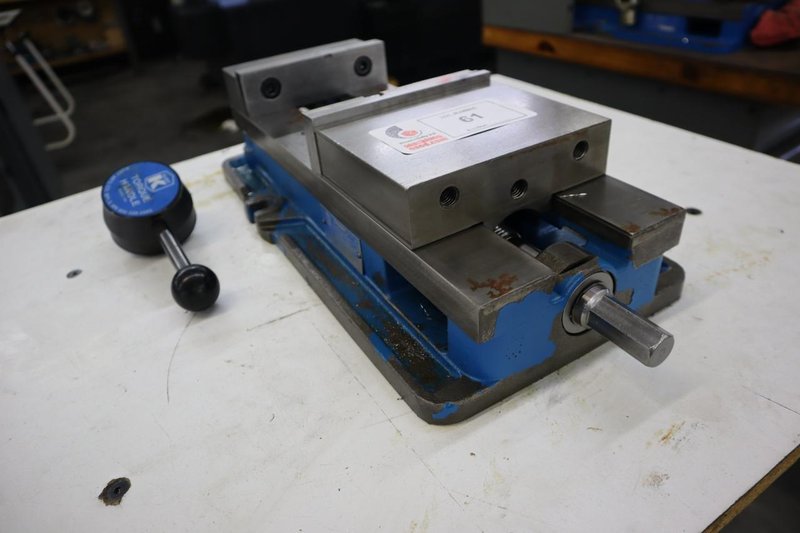 Kurt D688 6" Machine Vise, Streel Jaws, Torque Handle- Auction Item