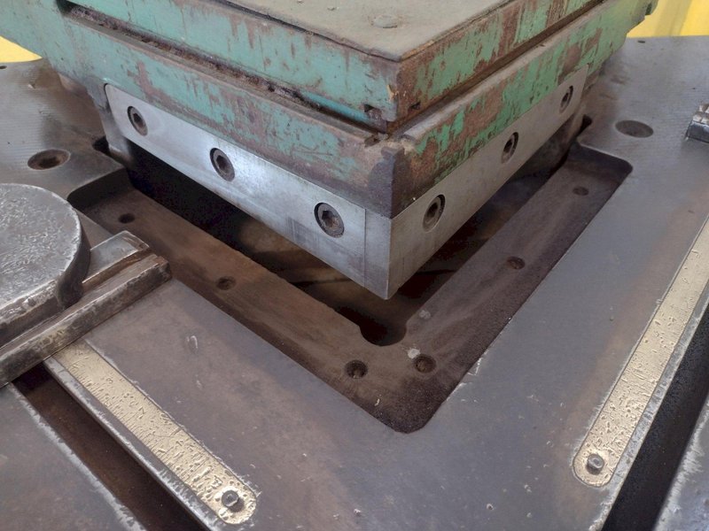 8-7/8&quot; X 8-7/8&quot; x 1/4&quot; BOSCHERT MODEL #LB-12 HYDRAULIC ANGLE CORNER NOTCHER: STOCK 16439
