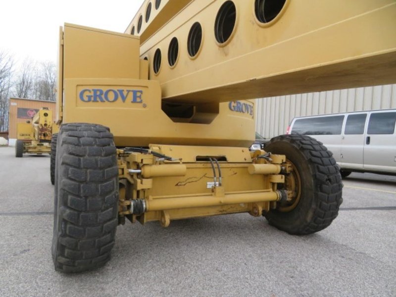 125' GROVE MODEL AMZ-131XT DIESEL POWERED OFF-ROAD MANLIFT: YOBRO #25206