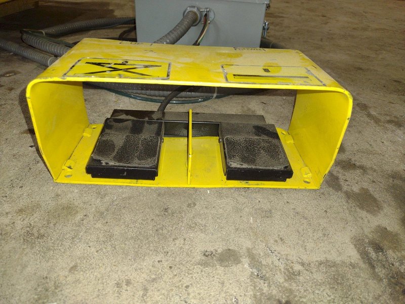 6' X 39" SOUTHWORTH HYDRAULIC ROLLER TOP LIFT TABLE: YOBRO #24782