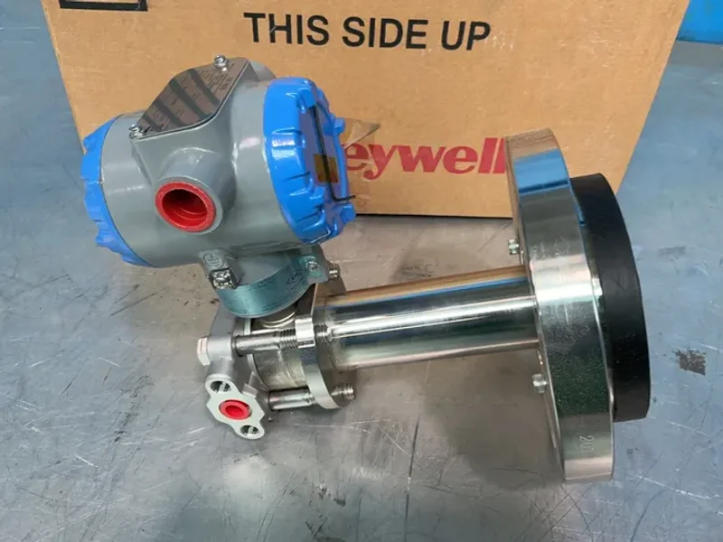 Honeywell Flange Mounted Liquid Level Transmitter - Stf828-e1hs4a-h1f-a-ad0-11s-a-00a6-00-0000