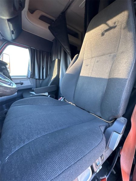 2020 Freightliner Cascadia LC1672