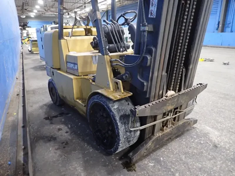CATERPILLAR 14700 LBS PROPANE FORKLIFT  -  GC70K1