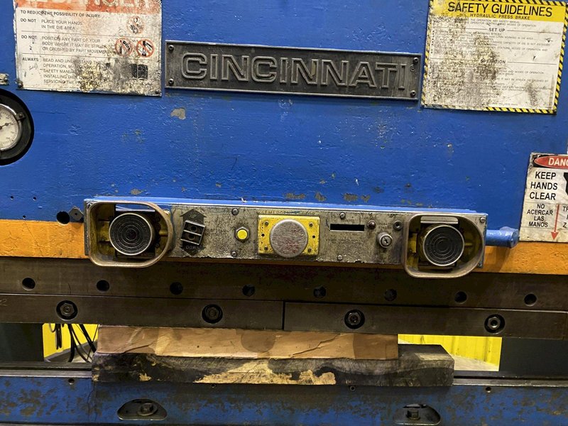 90 TON X 8&#039; CINCINNATI MODEL 90FMx6 HYDRAULIC PRESS BRAKE: STOCK #15766