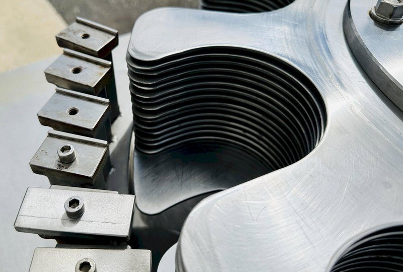 Urschel Laboratories Inc.  |  10 Station Semi-Automatic Rotating Onion Slicer