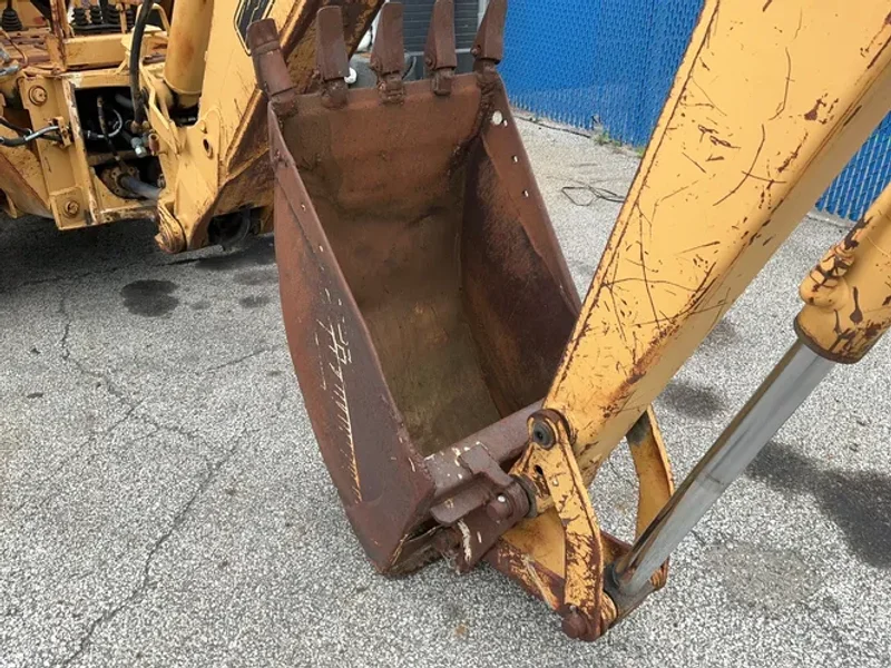 FORD BACKHOE   -  555