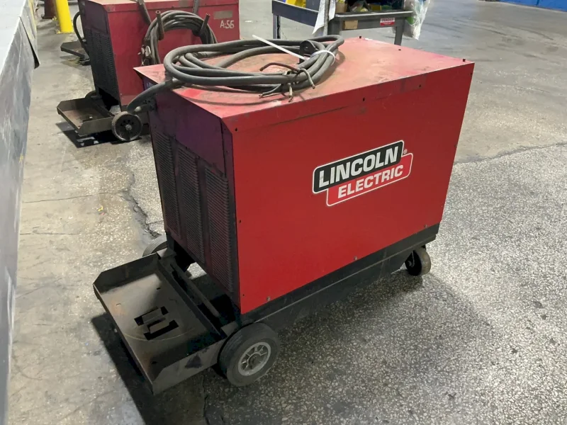LINCOLN ELECTRIC 600 A WELDER  -  IDEALARC DC-600