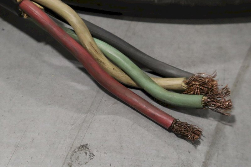 Heavy Duty 3 Phase Wire (1) Approx 25' of 6/3 &amp; 8/1, (1) Approx 26' of 6/4, (1) Approx 100'+ Coil of 4/C 10 AWG Wire- Auction Item