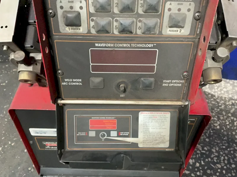 LINCOLN ELECTRIC 82 A MIG WELDER  -  455M POWER WAVE