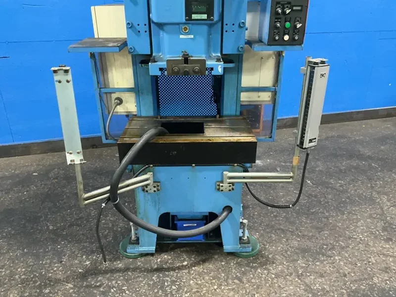 Wasino Engineering 450 Kn Gap Frame Press - Pux45ad