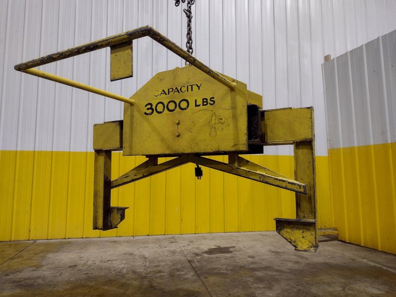 3,000 LBS CALDWELL MOTORIZED COIL GRAB LIFTER: STOCK #22717