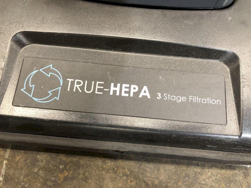 TENNANT MODEL V-SMU-14 COMMERCIAL VACUUM: STOCK #13950