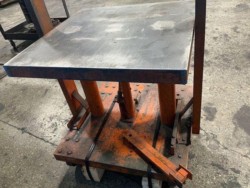Lexco 2000 Lbs Lift Table - Special Dh-3339-22