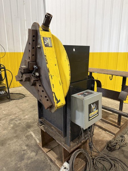 1,250 LB STINGER MODEL #P-1250 PIPE WELDING POSITIONER WITH 30" GRIPPER CHUCK: YOBRO #25216