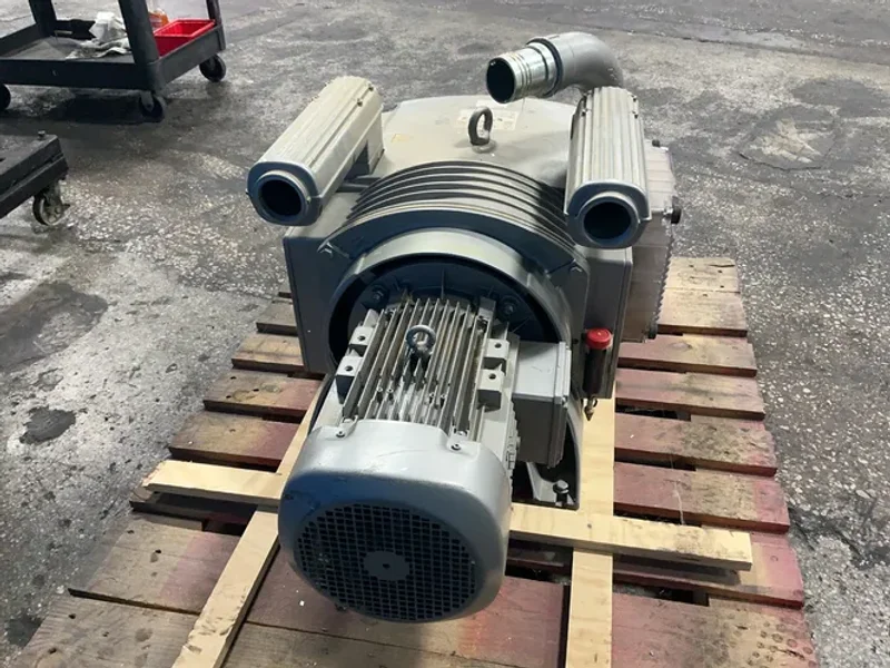 BECKER 5.5 / 6.4 KW ROTARY VANE VACUUM PUMP  -  VTLF 2.250/0-79