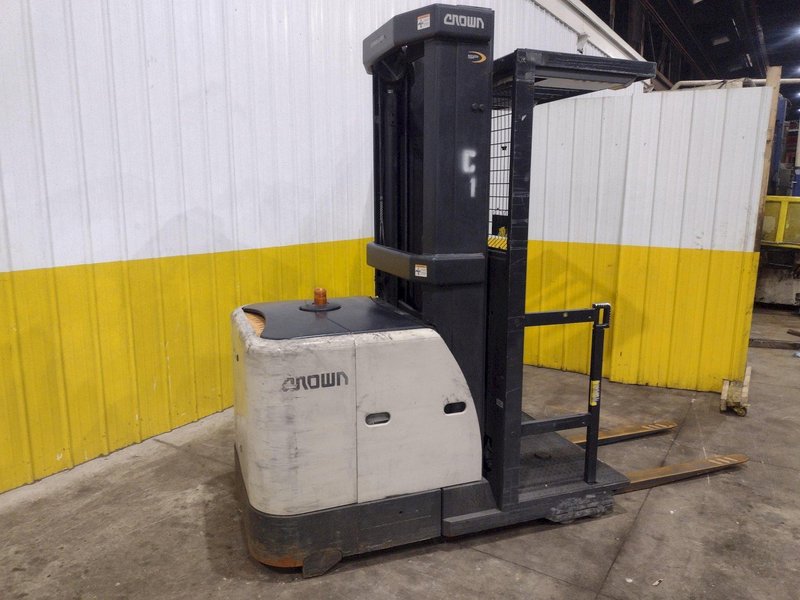 3,000 LB CROWN MODEL #SP 3500 ELECTRIC ORDER PICKER FORKLIFT 2018 : YOBRO #25407