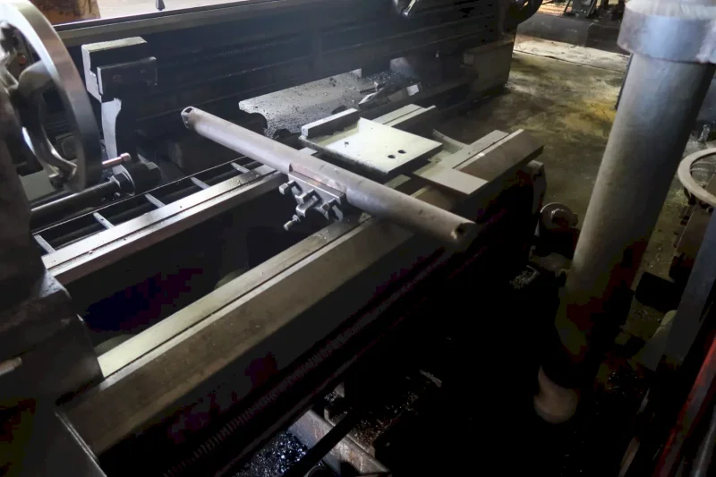 DIANICHI DLG-SHB 63X200 Manual Lathes