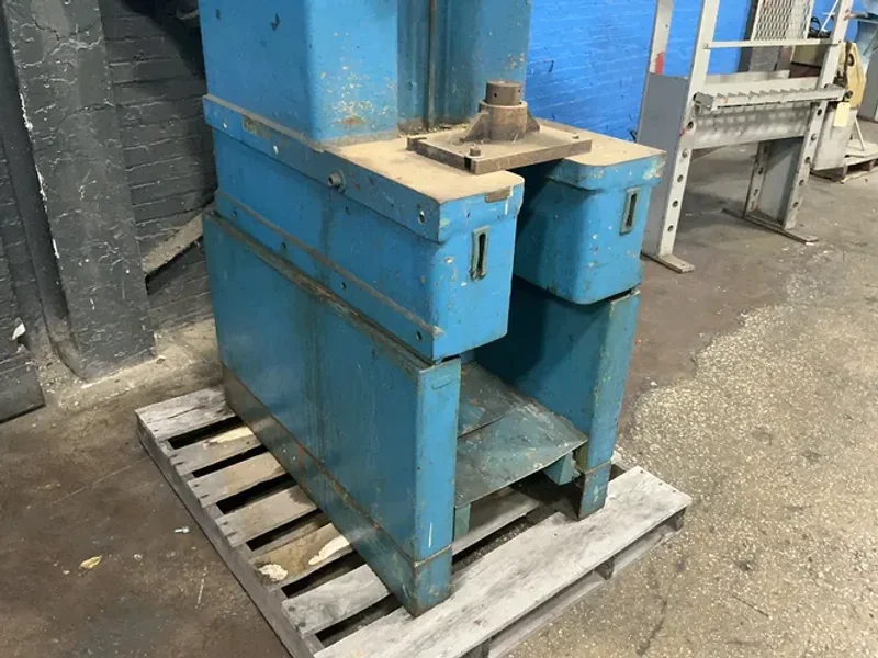 DENISON 8 TON HYDRAULIC PRESS  -  FG8C01C21A68S06