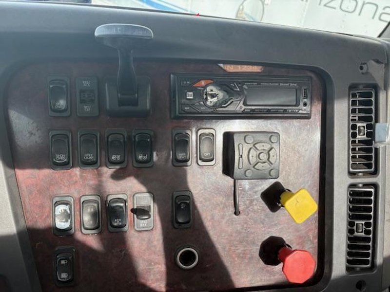 Freightliner Business Class M2 112 Day Cab Truck; 2011