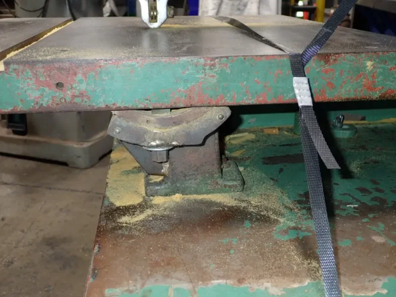 19" THROAT VERTICAL BAND SAW