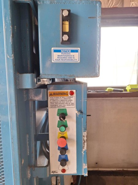 MARATHON 4224 INDUSTRIAL VERTICAL BALER. STOCK #0431626