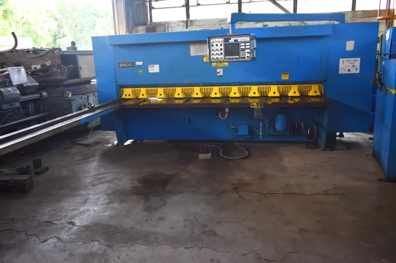 10&#039; X 1/4&quot; CINCINNATI CNC HYDRAULIC POWER SQUARING SHEAR.  STOCK # 1006925