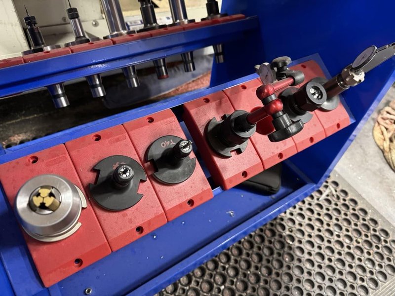 Millport Red Rhino CNC Knee Mill, 2006 – Troyke 5-Axis Rotary, Centroid M400 CNC Controller