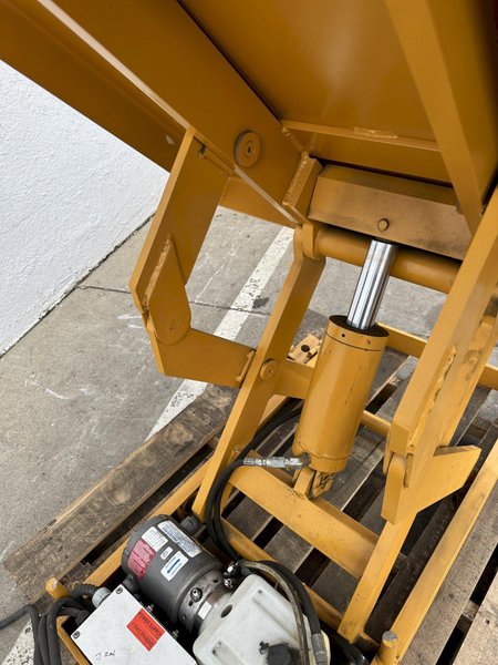 4000 LB PRESTO ECOA MODEL #CLTLT HYDRAULIC  TILTING LIFT TABLE: STOCK #78096