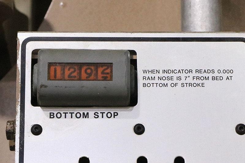 135 Ton x 10 Ft Cincinnati Hydraulic Press Brake Model 135CB8