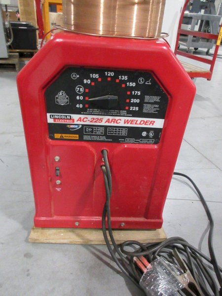 Lincoln Electric AC-225 Stick Arc Welder with Spool .035" Welding Wire- Auction Item
