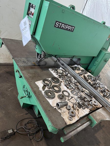 STRIPPIT SUPER 30/40 40-TON SINGLE STATION PUNCH PRESS W/ TOOLING INCLUDED. STOCK # 0774325