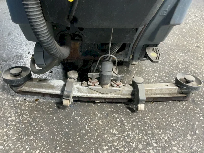 KARCHER 36” FLOOR SCRUBBER  -  RFID B80W